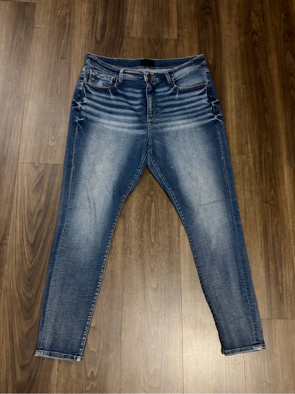 Buckle Women's Light-Medium Blue Skinny Jeans